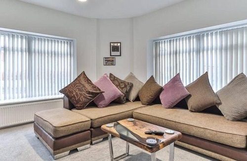 Sheffield House | 100 m² House ∙ 6 bedrooms ∙ 14 guests