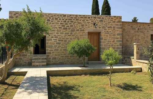 Olympi House | 100 m² House ∙ 3 bedrooms ∙ 6 guests