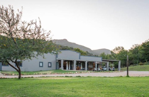Oudtshoorn Cabin | 100 m² Lodge ∙ 3 bedrooms ∙ 6 guests