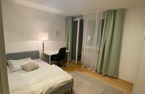 Thalkirchen - Obersendling - Forstenried - Furstenried - Solln Resort | 100 m² Private room ∙ 1 bedroom ∙ 1 guest