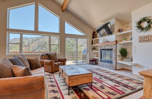 Green Mountain Falls Cabin | 100 m² Cabin ∙ 2 bedrooms ∙ 7 guests