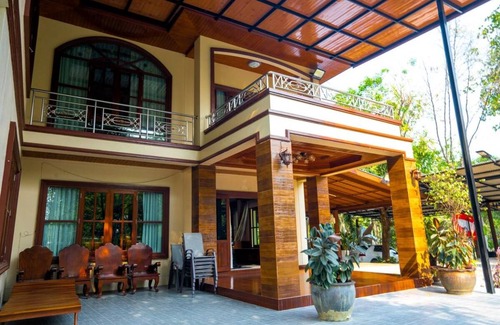 Ban Pong Villa | 100 m² Villa ∙ 5 bedrooms ∙ 15 guests