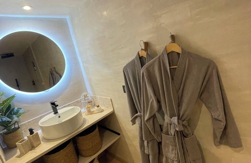 Montrouge Bed & Breakfast | 100% Private Spa with sauna and jaccuzzi
