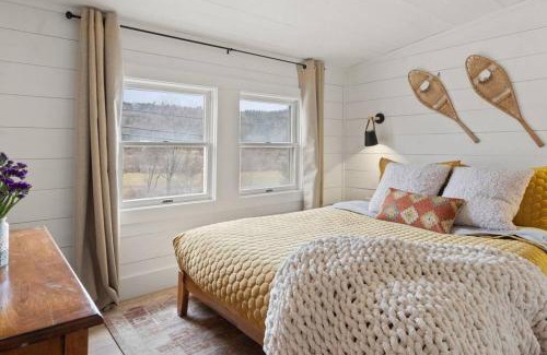 Moscow House | 100% Renovated Stowe Village Farmhouse