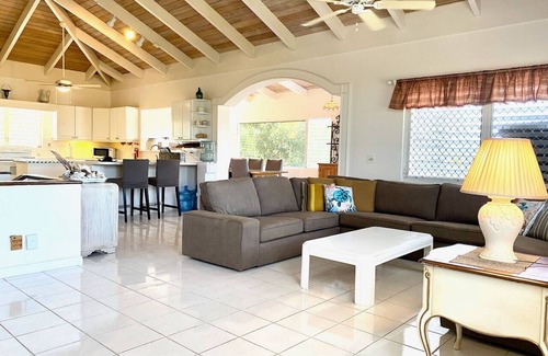 The Bight Villa | 100 Steps to Beautiful Grace Bay Beach!
