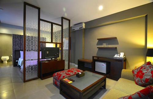 Sunset Road Hotel | 100 Sunset Boutique