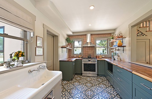 Bradenton House | 100 yr old Stone House with a heated pool 9 mi to beaches & 2 mi to downtown