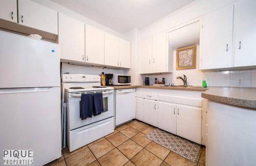 Southwest Edmonton Apartment | 1000 m² Apartment ∙ 3 bedrooms ∙ 8 guests