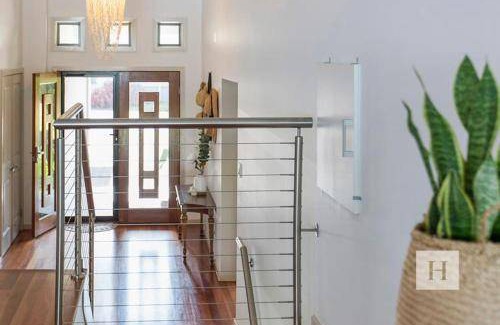 Summerland Point House | 1000 m² House ∙ 5 bedrooms ∙ 11 guests