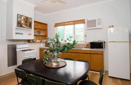 Hacketts Gully House | 1000 m² House ∙ 4 bedrooms ∙ 8 guests