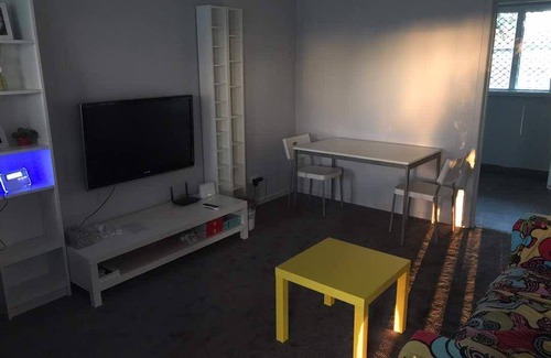 Maddington House | 1000 m² House ∙ 1 bedroom ∙ 4 guests
