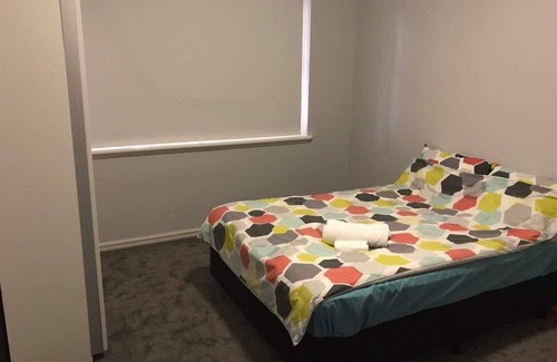 Maddington House | 1000 m² House ∙ 1 bedroom ∙ 4 guests