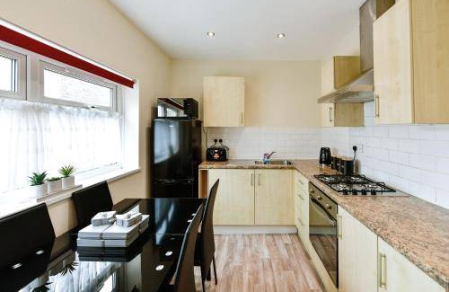 Landore House | 1000 m² House ∙ 4 bedrooms ∙ 10 guests