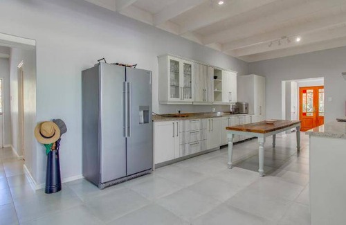 Porterville House | 1000 m² House ∙ 5 bedrooms ∙ 10 guests