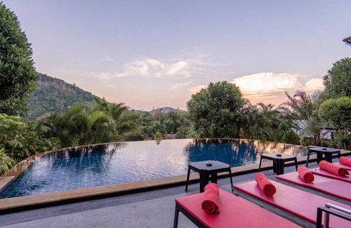 Chalong Villa | 1000 m² Villa ∙ 8 bedrooms ∙ 20 guests
