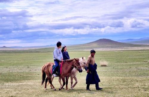 Tov House | 1000 Starlight Steppe Camp