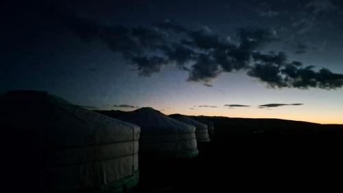 Tov House | 1000 Starlight Steppe Camp