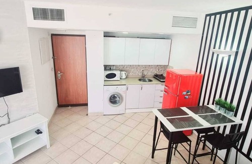 Bat Yam Apartment | 1007 GO to apartments in Leonardo