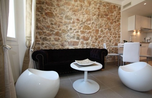 Cannes City Centre Apartment | 100m Croisette, luxurious T3, 2 bedrooms & 2 bathrooms, air conditioned.