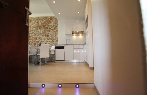Cannes City Centre Apartment | 100m Croisette, luxurious T3, 2 bedrooms & 2 bathrooms, air conditioned.