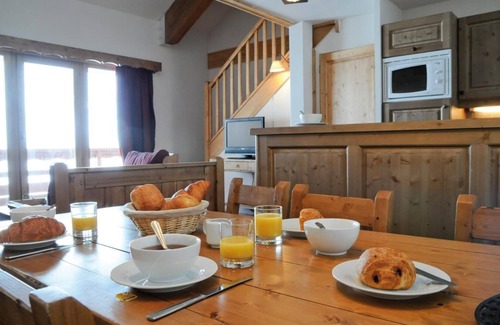 La Toussuire Apartment | 100m from ski slopes, fitness, swimming pool, sauna, hammam, balcony, tv, ski locker, 50m²