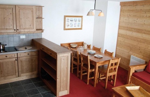 La Toussuire Apartment | 100m from ski slopes, fitness, swimming pool, sauna, hammam, balcony, tv, ski locker, 50m²