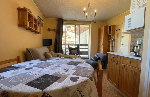 Le Sauze Apartment | 100m from resort center, 4th floor, tv, ski locker, 25m², Sauze - Super Sauze