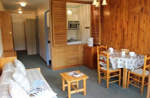 Val-Thorens Apartment | 100m from resort center, floor -1, view ski slopes, balcony, tv, 24m², Val Thorens