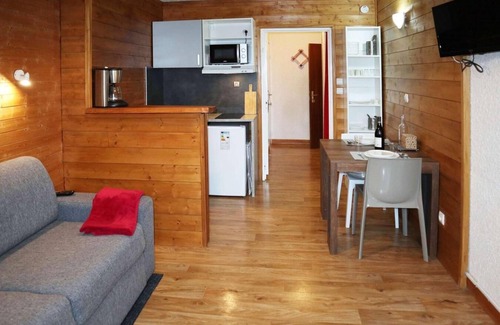 Les Orres Apartment | 100m from ski slopes, 1st floor, view valley, tv, ski locker, 20m², Les Orres