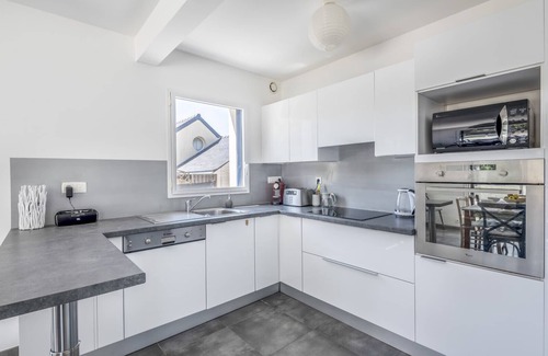 Baden Ski Chalet | 100m from the beach, house for 7, seaview