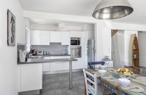 Baden Ski Chalet | 100m from the beach, house for 7, seaview