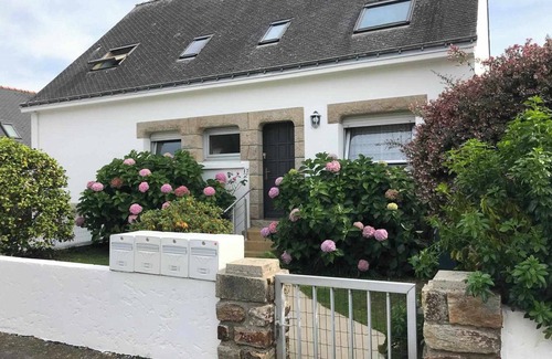 Larmor-Plage Apartment | 100m from the sea, bright apartment overlooking the marina,