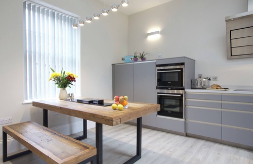 Nailsworth Apartment | (101)Beautiful Apartment in Landmark Cotswold Grade II Listed Georgian House -