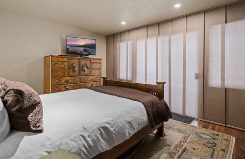 Incline Village Condo | 101 Crystal Shores Villas - Highly sought after and gated Lakefront Condo