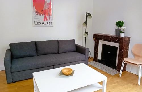Quartier Chorier-Berriat Apartment | 102 - Appart rénové avec grand salon et 1 chambre - Tram et Clinique Mutualiste à 1 min