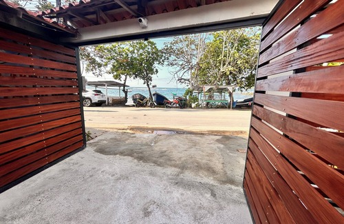 Puerto Viejo de Talamanca Cabin | 102 - Beachfront Cozy Room Down Town Puerto Viejo