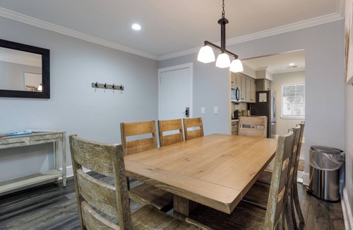 Hilton Head Island Villa | 102 Island House: Rare 4 Bedroom Villa! Walk to Beach, Free Bikes, Pool