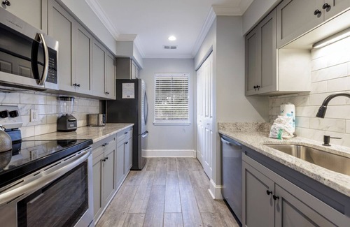 Hilton Head Island Villa | 102 Island House: Rare 4 Bedroom Villa! Walk to Beach, Free Bikes, Pool