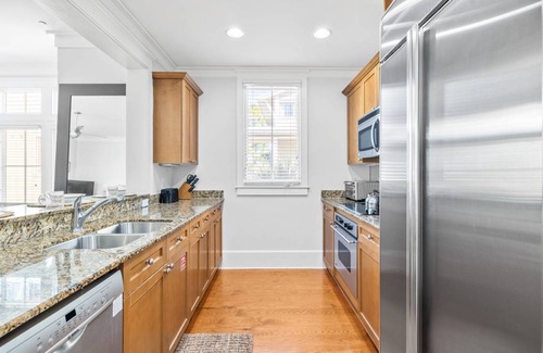 Beach District Condo | 102 m² Condo ∙ 1 bedroom ∙ 2 guests