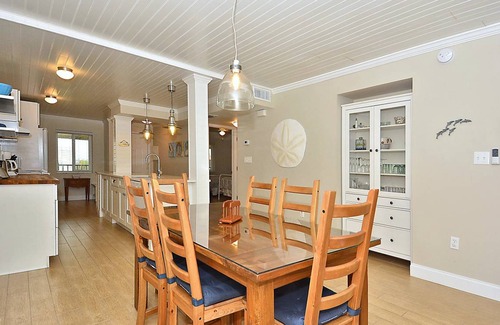Sunset Beach Condo | 102 m² Condo ∙ 2 bedrooms ∙ 4 guests