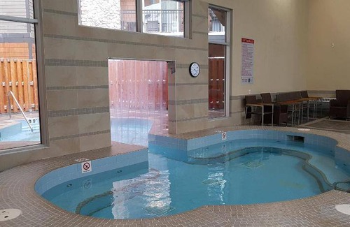Canmore Hotel | 102 m² Hotel ∙ 8 guests