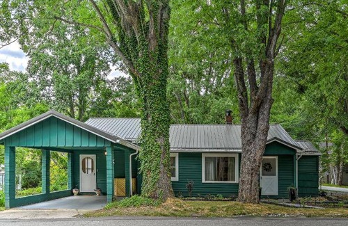 Woodfin House | 102 m² House ∙ 2 bedrooms ∙ 4 guests
