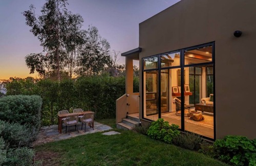 Western Malibu House | 102 m² House ∙ 2 bedrooms ∙ 4 guests
