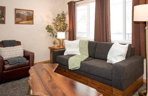 June Lake Hotel | 102 m² Motel ∙ 2 bedrooms ∙ 6 guests