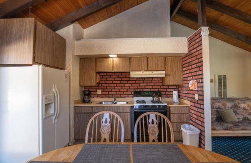 June Lake Hotel | 102 m² Motel ∙ 2 bedrooms ∙ 6 guests