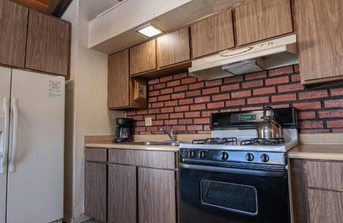 June Lake Hotel | 102 m² Motel ∙ 2 bedrooms ∙ 6 guests