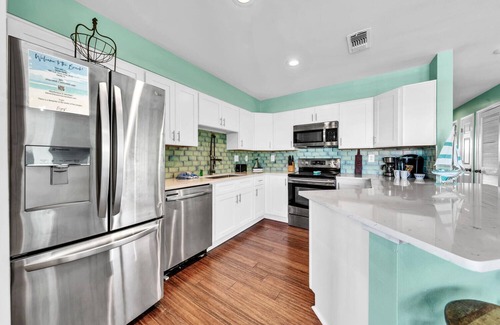 Holiday Isle Condo | 102 | Smack Dab on the Harbor- Bring Your Boat!