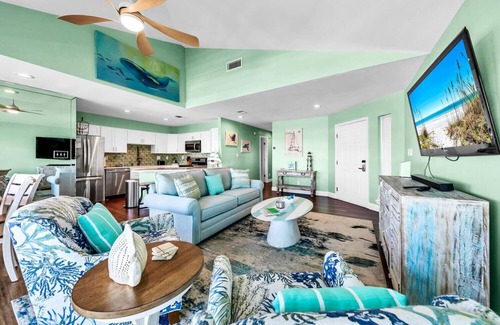 Holiday Isle Condo | 102 | Smack Dab on the Harbor- Bring Your Boat!