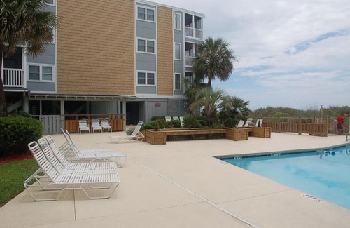 Crescent Beach House | 1024-105 Palmwood Villas Home