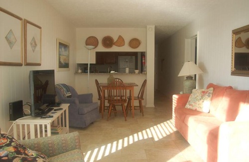 Crescent Beach House | 1024-105 Palmwood Villas Home